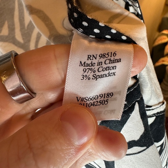 Women’s black and white Coldwater Creek floral jacket / petite medium - Picture 5 of 6